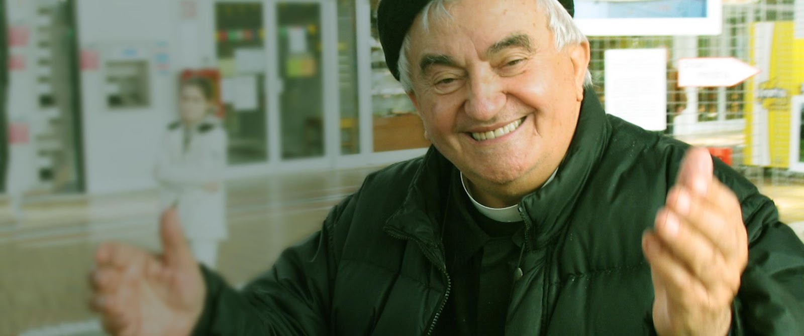Don Oreste a braccia aperte