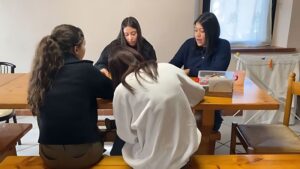 Ragazze-in-alternanza-scuola-lavoro