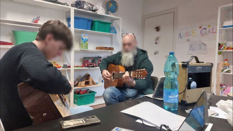 hub360 08 - labo chitarra